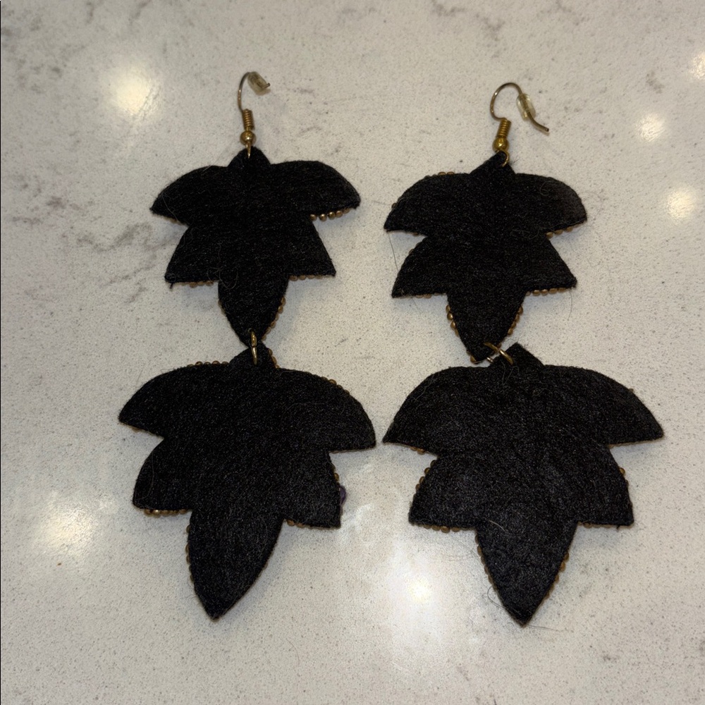 Dangle & Drop Leaf Earrings Black & Gold - Picture 3 of 3